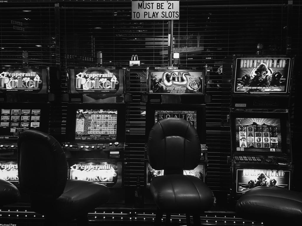 វិភាគលេងស្លុត: សម្របសម្រួលនៃការលេង និងយុទ្ធសាស្ត្រ