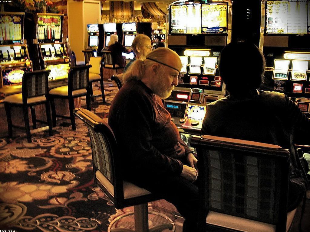 វិភាគលេងស្លុត: សម្របសម្រួលនៃការលេង និងយុទ្ធសាស្ត្រ